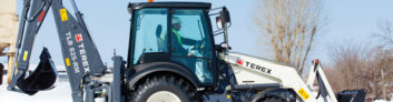 Подробное рассмотрение Terex TLB 825 с фотографиями Terex TLB 825 на IronHorse.ru ©